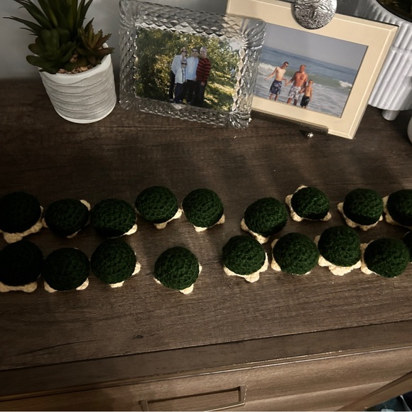 Crochet Turtle with baby’s. NWOT - Picture 2 of 11